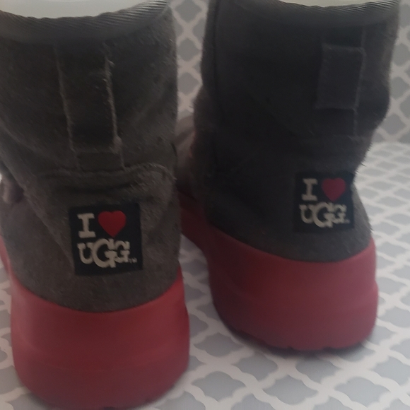 Ugg "I Luv Ugg Ankle Boots - Picture 2 of 3